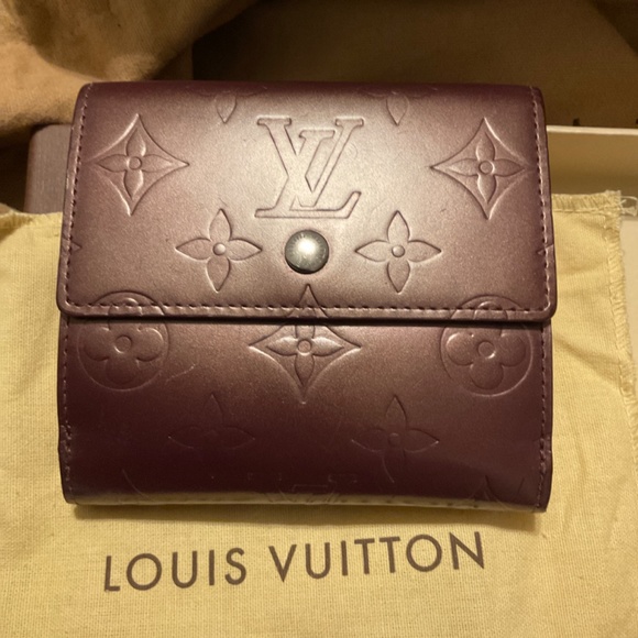 Louis Vuitton Wallet - Picture 10 of 11
